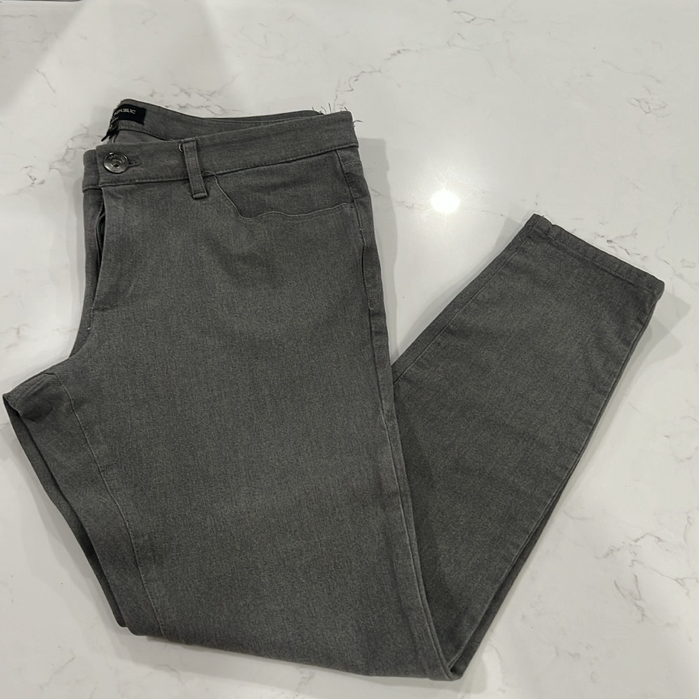 Banana Republic Sloan Fit Pant, size 10, grey